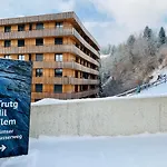 Ski-in Ski-out Direkt An Piste Und Liften - 3-room Stenna Selva * Flims