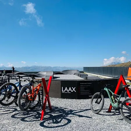 Sunny Stenna Selva 3-room Ski-in Ski-out Right By The Slopes & Lifts 아파트