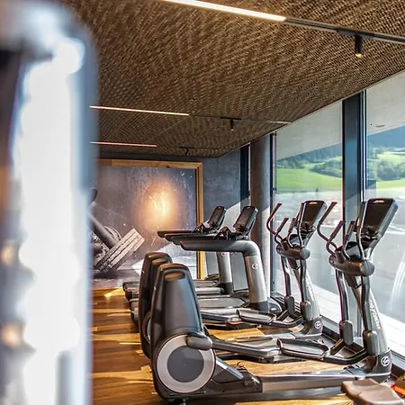 Sunny Stenna Selva 3-room Ski-in Ski-out Right By The Slopes & Lifts *